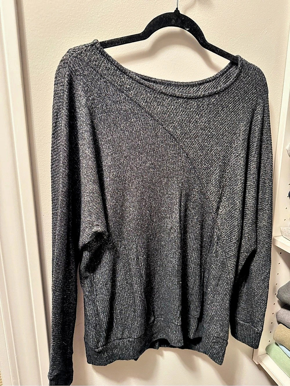 24/7 by Mervyn's Gray Crew Neck Sweater Like New